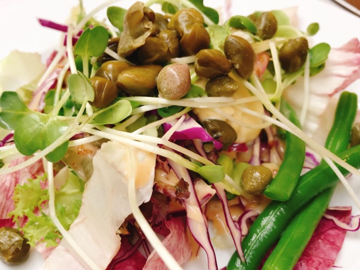 Salad rau mầm, nụ bạch hoa