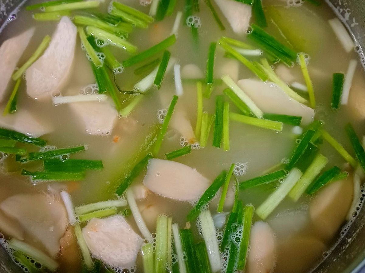 Canh bí xanh nấu tôm và nấm đùi gà
