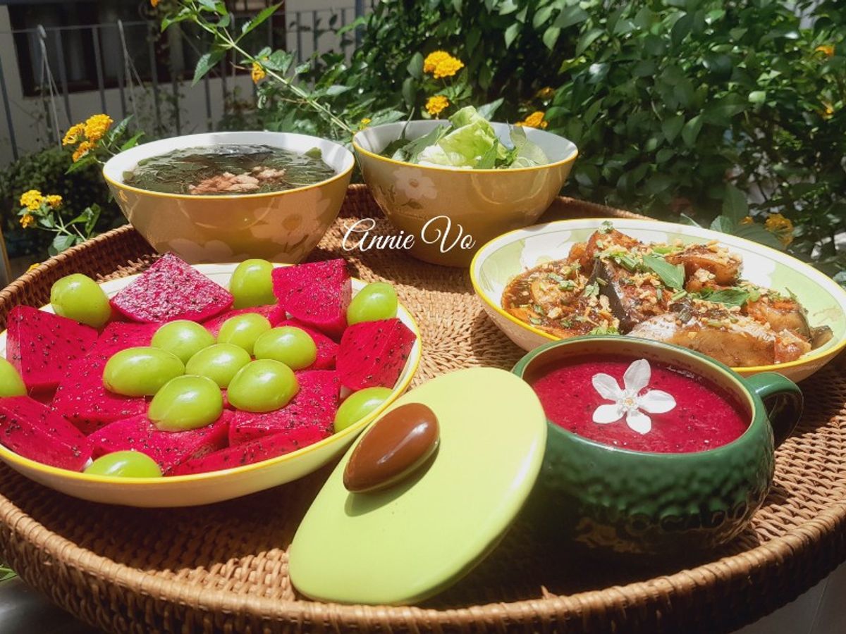 Cơm nhà với các món ngon