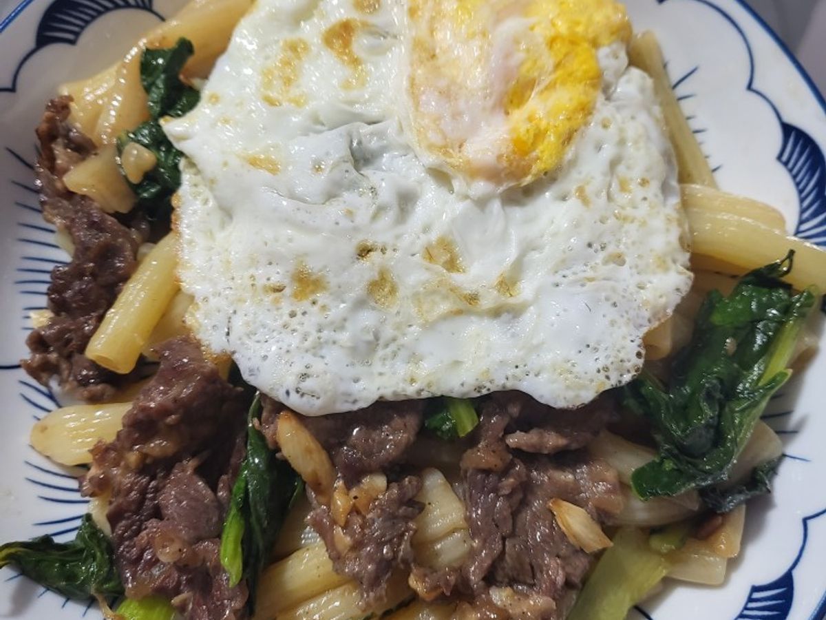 Nui xào bò trứng