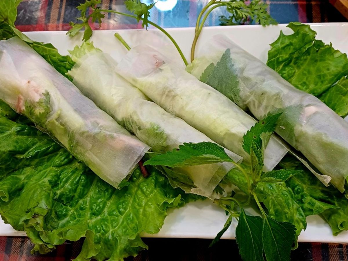 Bánh tráng cuốn cá hấp