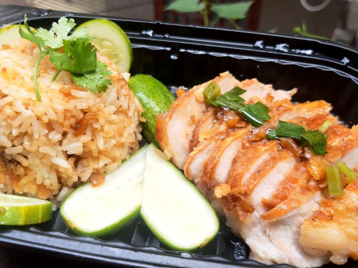 Hộp cơm vui vẻ 5 (thịt chiên nước mắm, cơm trộn, dưa leo)