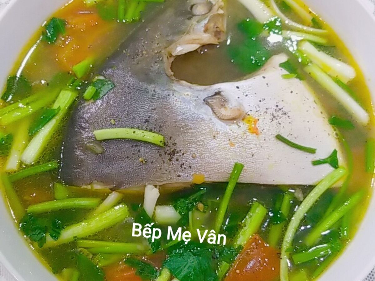 Canh cá chim nấu cà chua