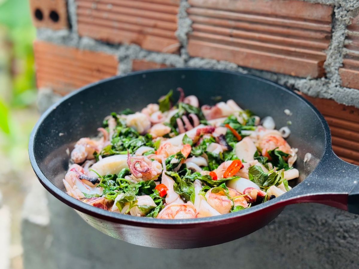Mực Xào Lá Húng Quế