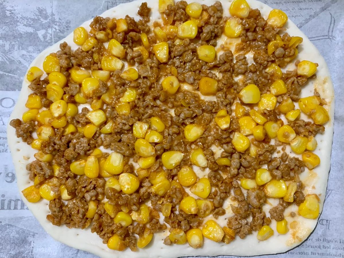 Pizza bắp thịt bằm sốt biến tấu