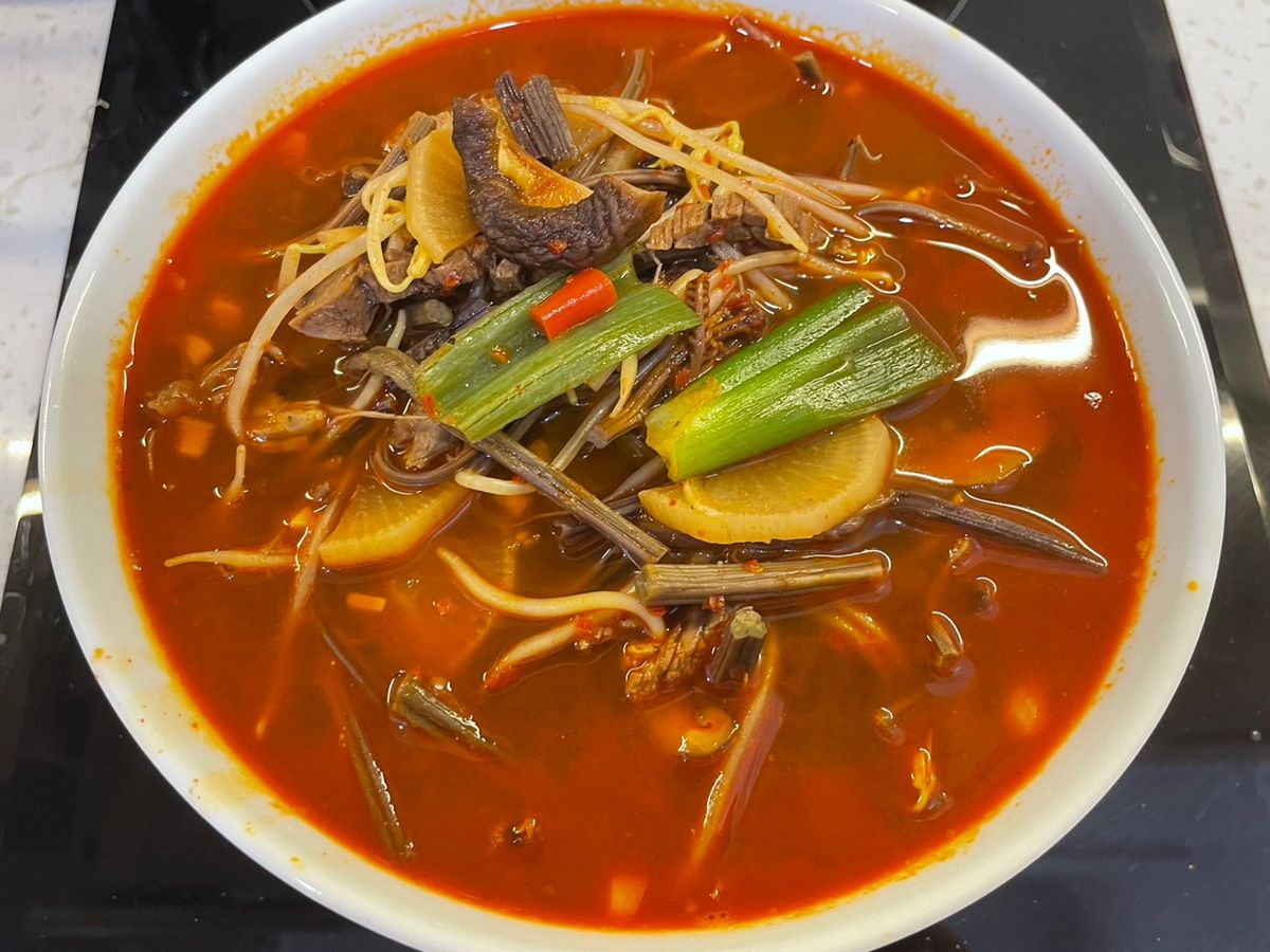 Canh Thịt Bò Cay 육개장