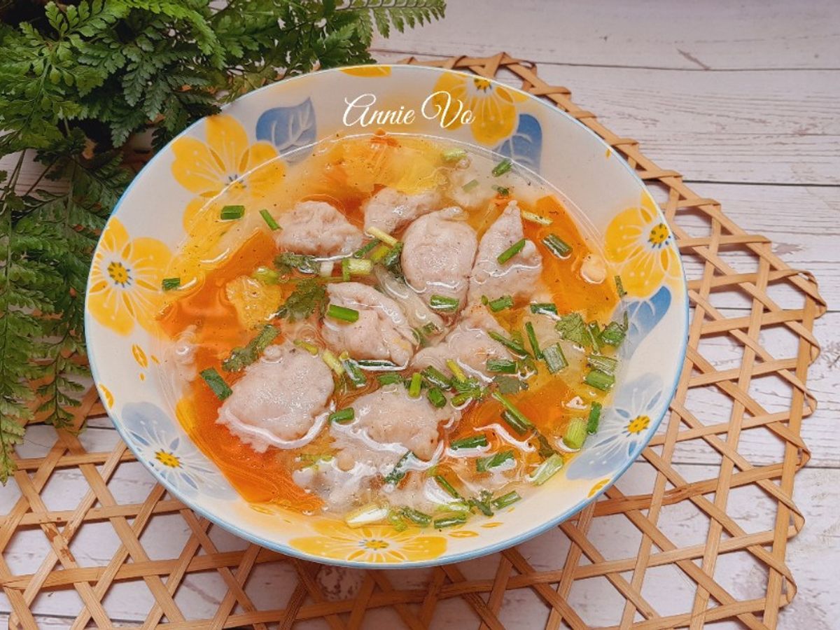 Canh cải thảo cà rốt chả cá