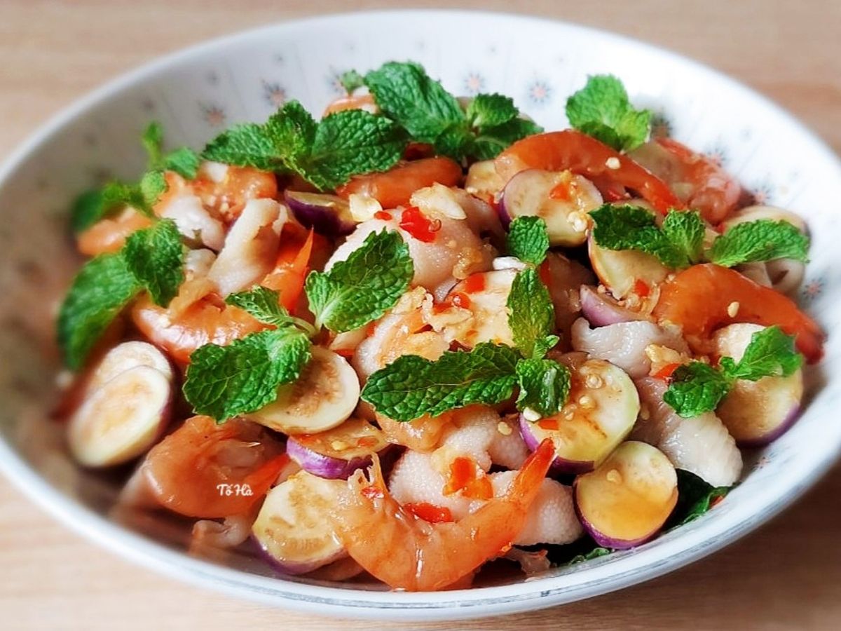 Gỏi CHÂN GÀ, CÀ PHÁO với TÔM chua