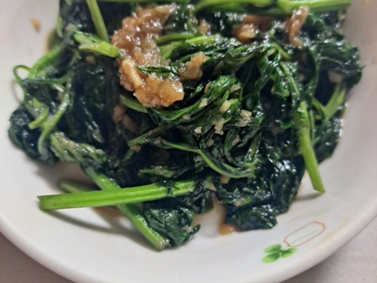 Rau ngải cứu xào tỏi