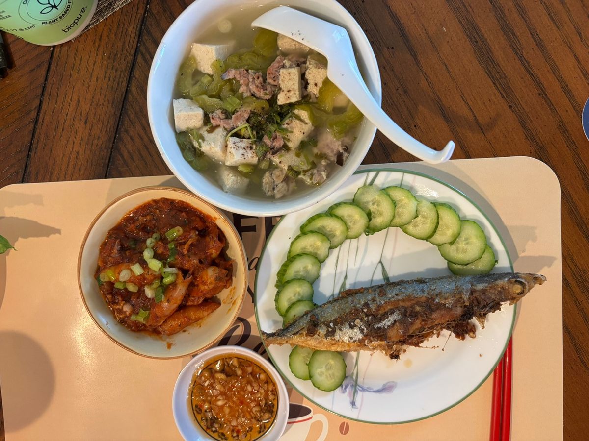 Bữa cơm trưa 3 món