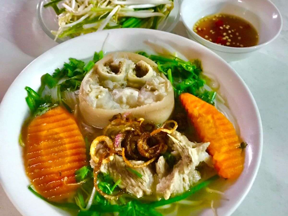 Hủ tiếu giò heo