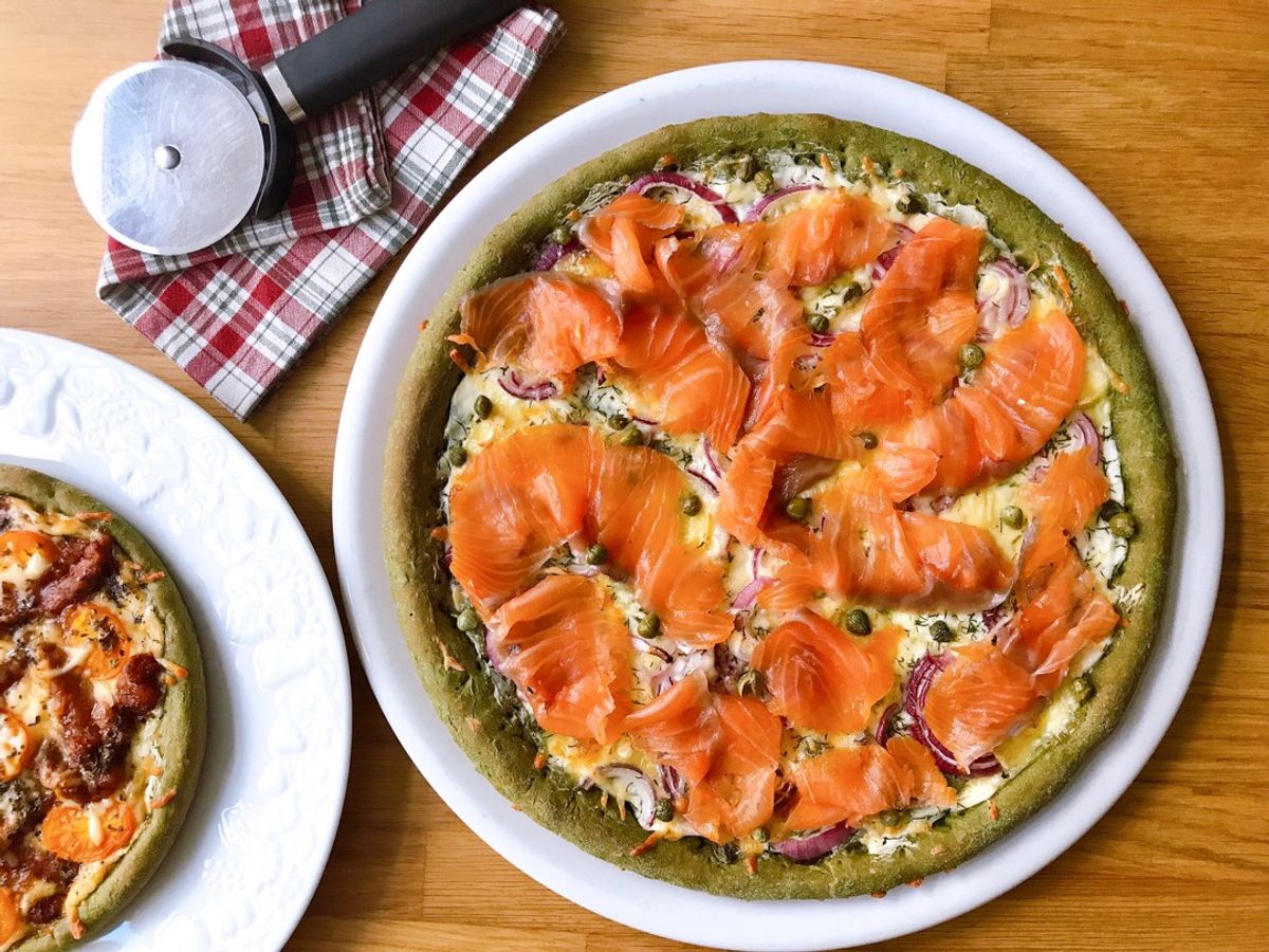Bánh Pizza Nhân Cá Hồi Xông Khói & Phô Mai Pont-l’Évêque