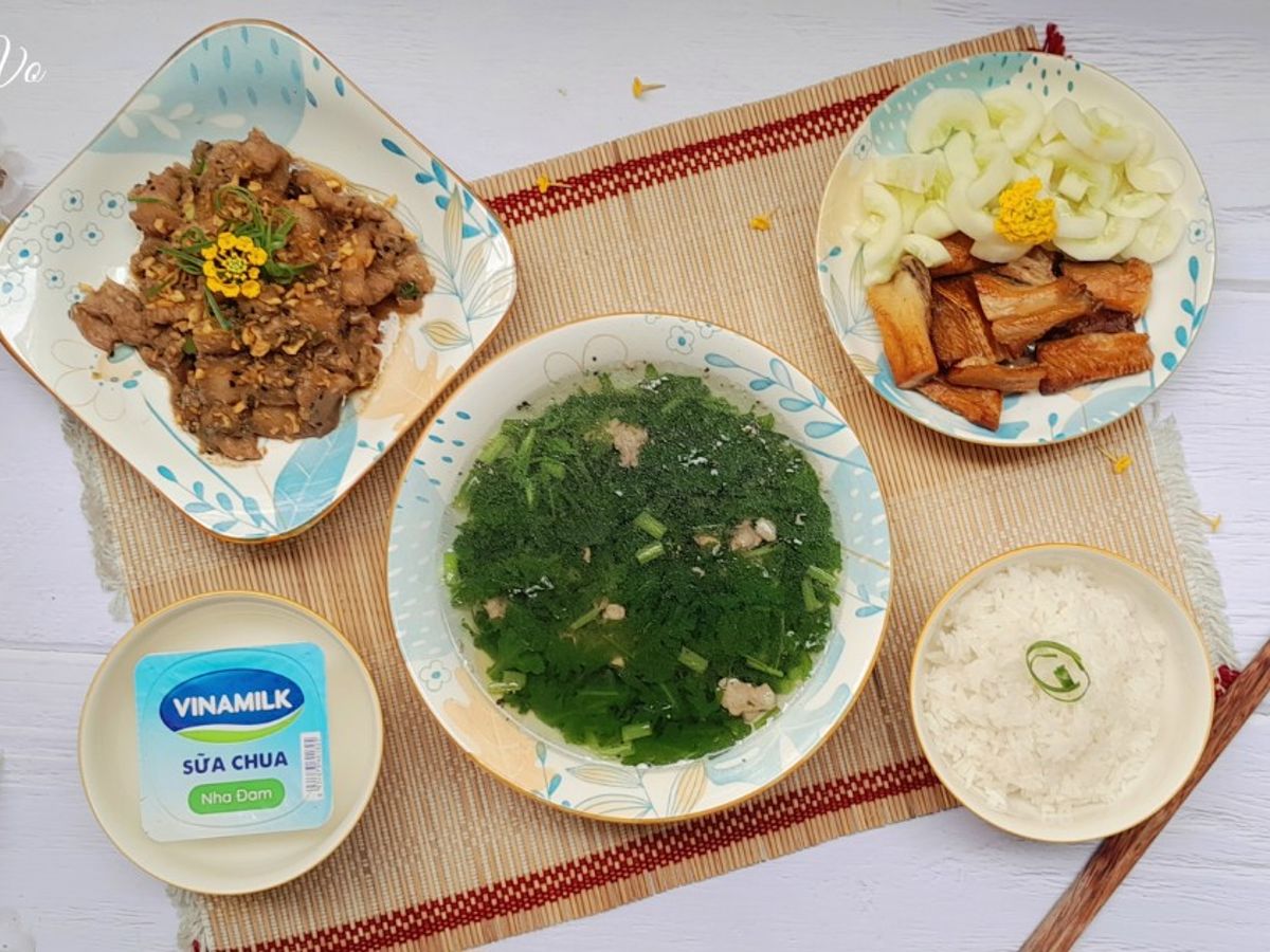 Bữa cơm nhà đơn giản và ấm áp