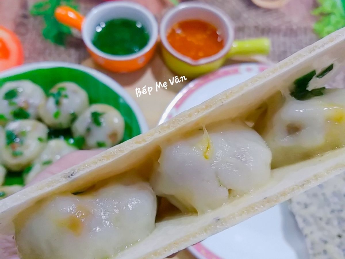 Bánh tráng kẹp bánh ít nhân tôm thịt