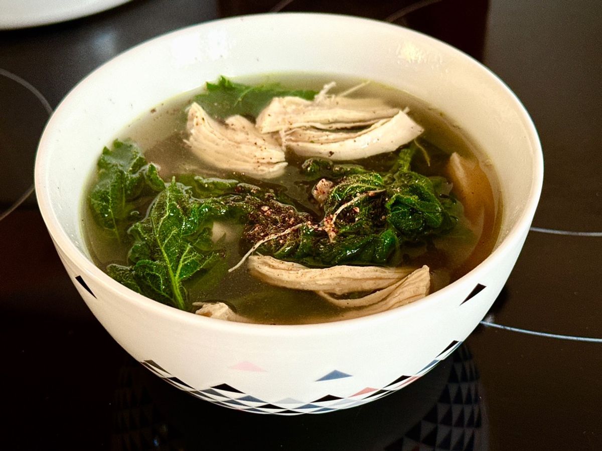 Canh Rau Tầm Ma Gà Xé