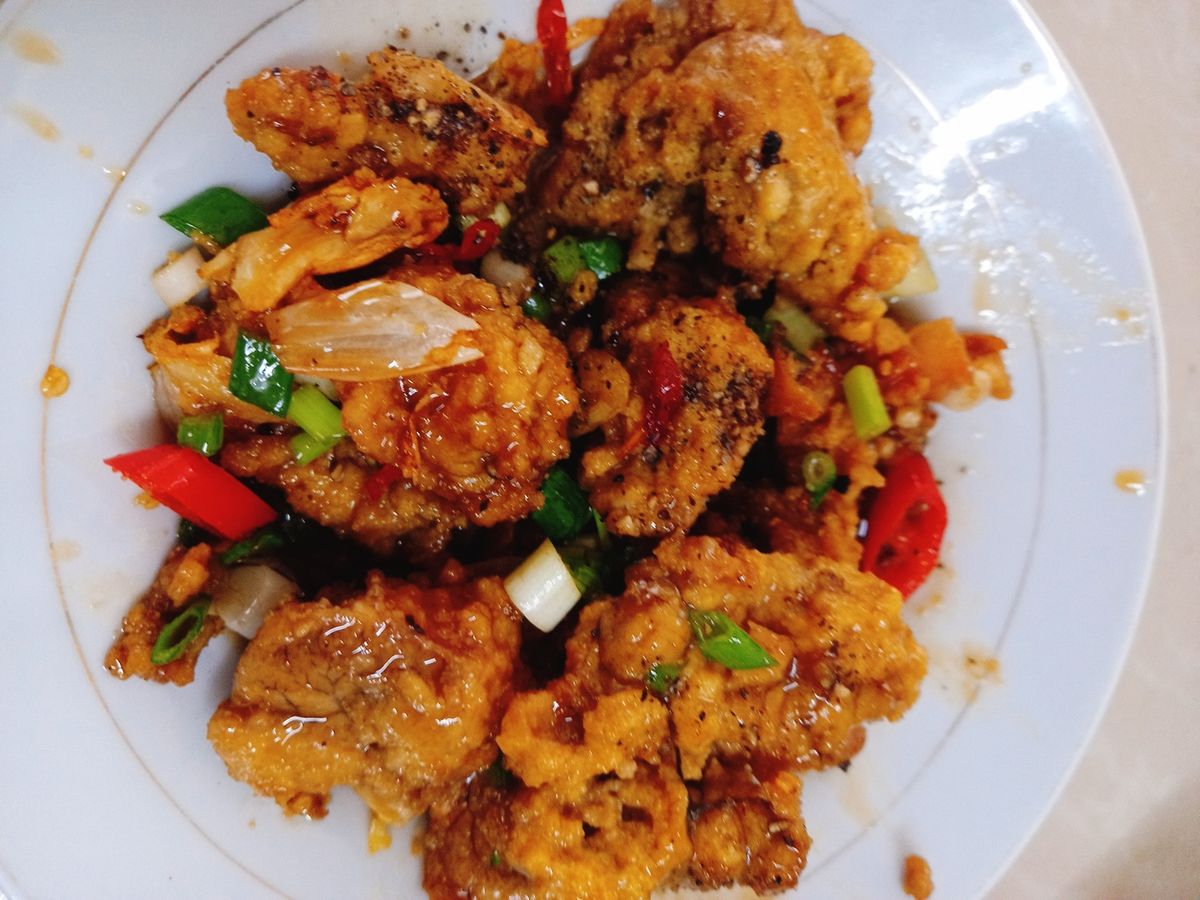 Trứng cá kho tiêu